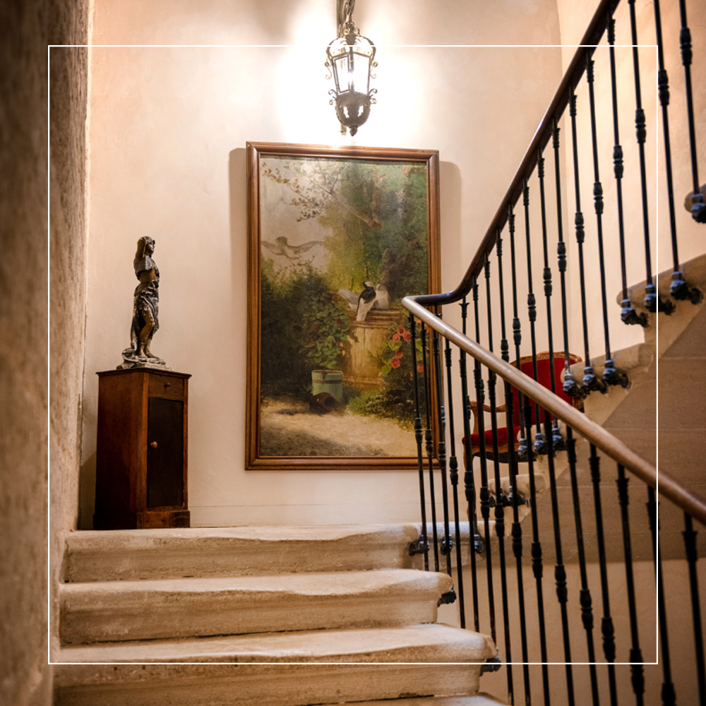 escalier en pierre de la Maison Privée Grignan