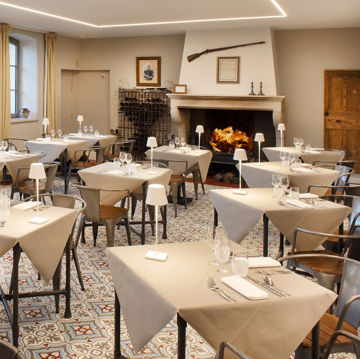 La Ferme Chapouton salle a manger cheminee
